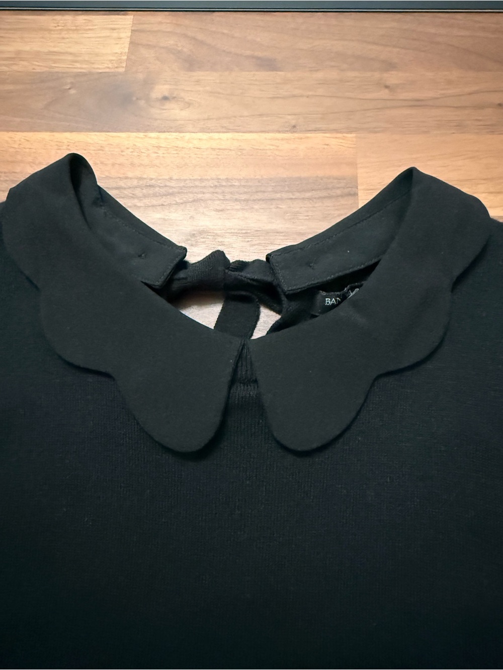 Banana Republic Black Sleeveless Sweater with Scalloped Collar - Picture 3 of 8